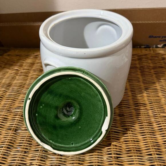 Vintage McCoy Lancaster Colony crock canister cookie jar. 1974-85. White & green - Picture 3 of 8